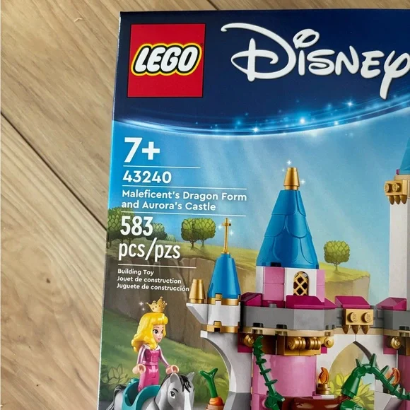 LEGO Disney Maleficent's Dragon Form and Aurora's Castle Set - Picture 5 of 5